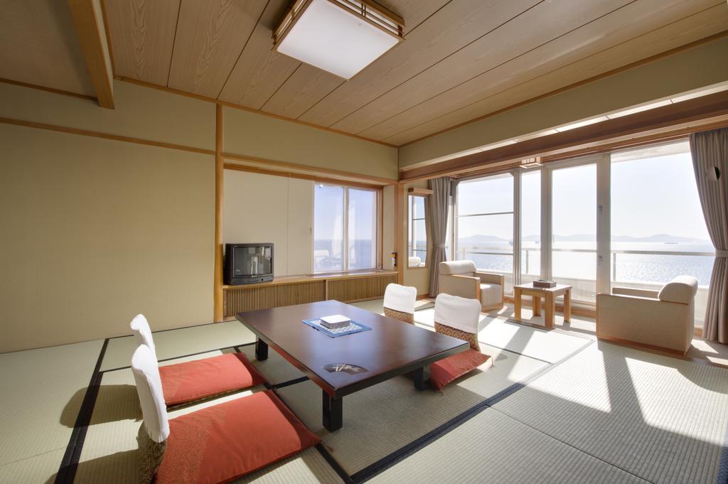 Hotel Tatsuki Gamagori Habitación foto